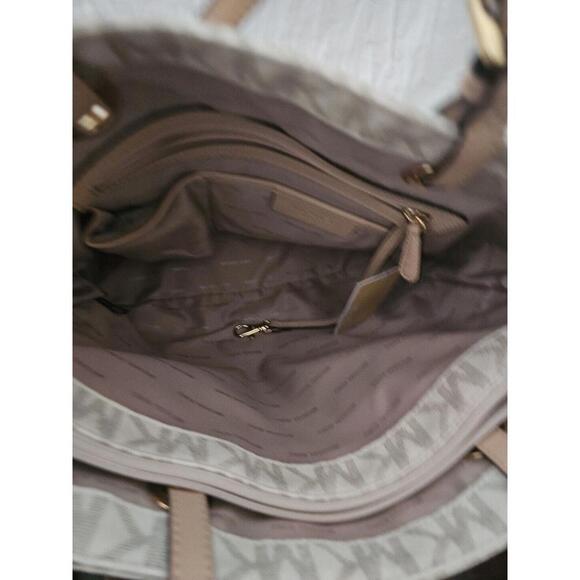 Michael Kors Tote Jet Set Logo Print Signature Vanilla Tote Handbag NWT - Picture 4 of 7